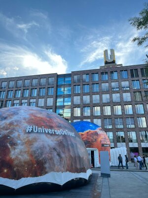 Gelände Park Der Partnerstädte In Dortmund Mit Beiden Ausstelungskuppeln